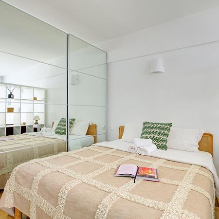 St Germain & Le Bon Marche With Balcony - Cityapartmentstay Paris Exteriör bild