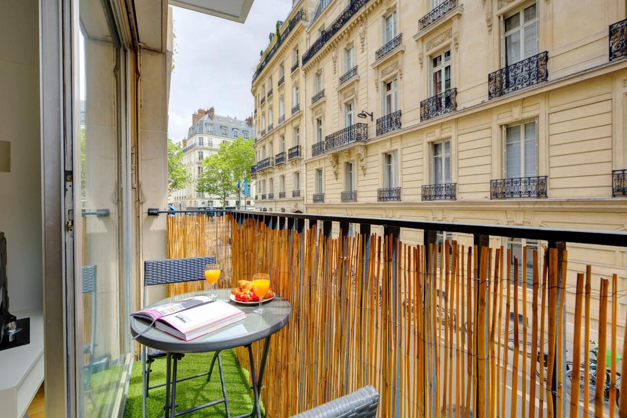 St Germain & Le Bon Marche With Balcony - Cityapartmentstay Paris Exteriör bild