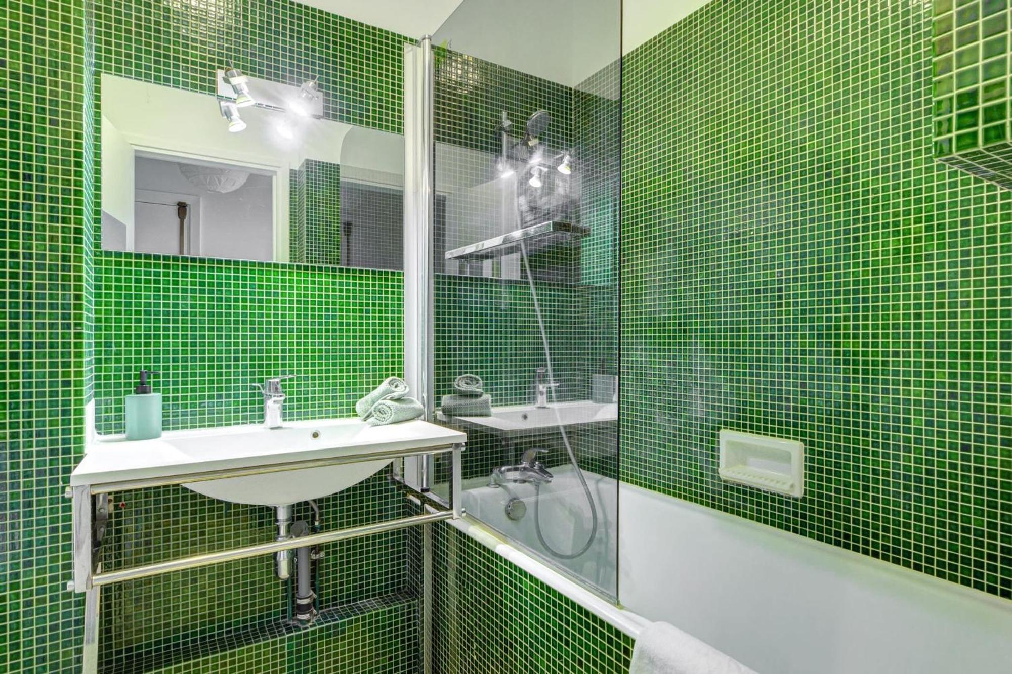St Germain & Le Bon Marche With Balcony - Cityapartmentstay Paris Exteriör bild