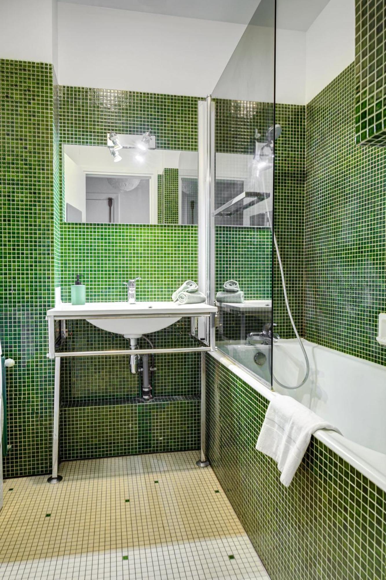St Germain & Le Bon Marche With Balcony - Cityapartmentstay Paris Exteriör bild